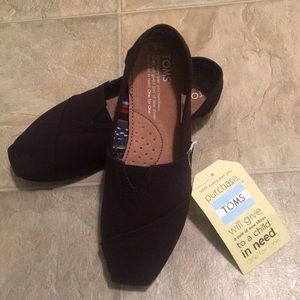 NWT Toms classic canvas size 5